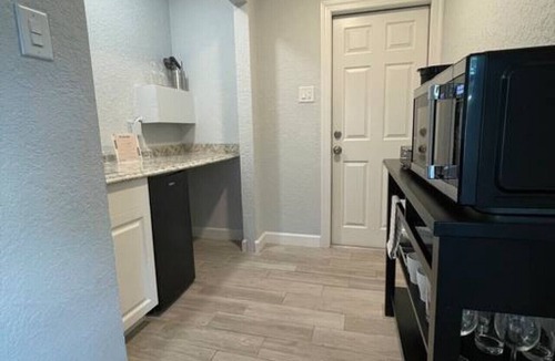 United Central House | Single Family House portion in St Petersburg FL Unit B