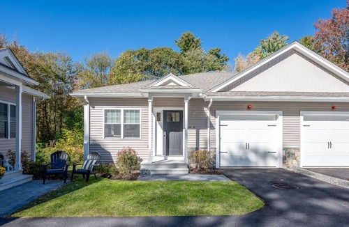 Auburn House | Single Level 2BR Townhouse with Private Garage in Auburn, MA - 4mi to Worcester