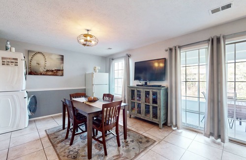 Table Rock Condo | Single-level condo w/screened patio & pond views-Dogs Welcome