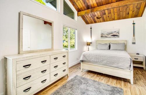 Ocean Park House | Single-level home with firepit & gas fireplace - walk to the beach 3 dogs OK