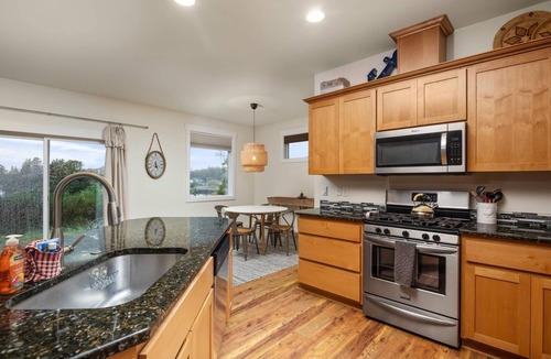 Warrenton House | Single Level Lakeview Home, Amazing Views, Close to the Beach, Ping Pong, Fire-Pit, BBQ