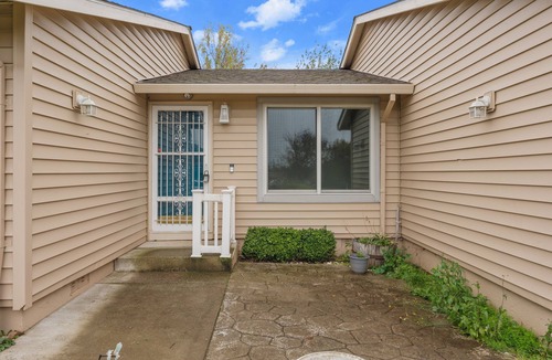 Troutdale House | Single-Level Ranch in Troutdale – Perfect for Families & Medical Professionals