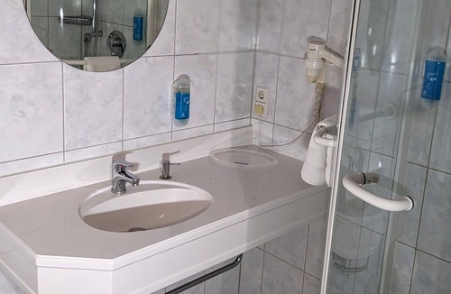Rastatt Hotel | Single room-Private Bathroom