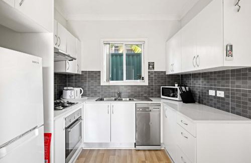 Marayong House | Single Room - Quaint Spot in Marayong - Centrally Located - Shared Bathroom