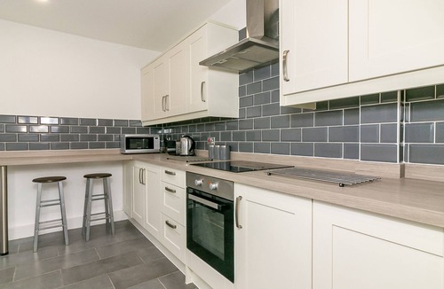 Letchworth House | Single room shared washroom facilities & Garden View