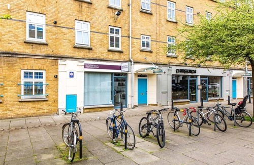 Hoxton Hotel | Single Room with Shared bathroom at Alexander Fleming House