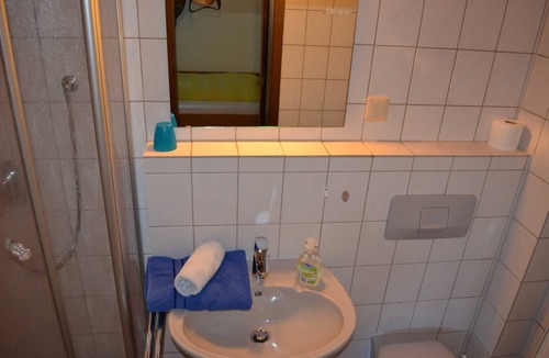 Ohlsbach Bed & Breakfast | Single room with WC and shower/bath - Guesthouse Tagescafe Eckenfels