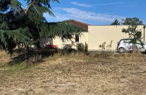Saint-Hilaire-la-Croix Apartment | Single-storey, bucolic T 2 in the Combrailles region of Puy-de-Dôme.