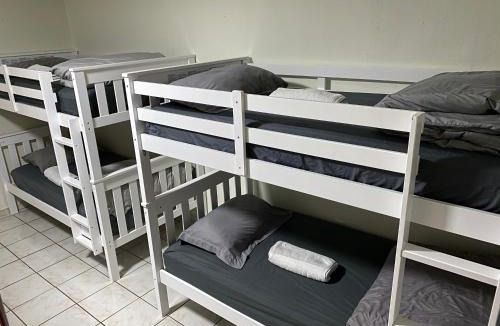Hialeah Hostel | Single Size TOP Bunk Bed - Mixed Shared ROOM