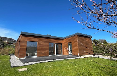 La Forest-Landerneau House | Single-storey wooden house, close to the Elorn river in a quiet area.