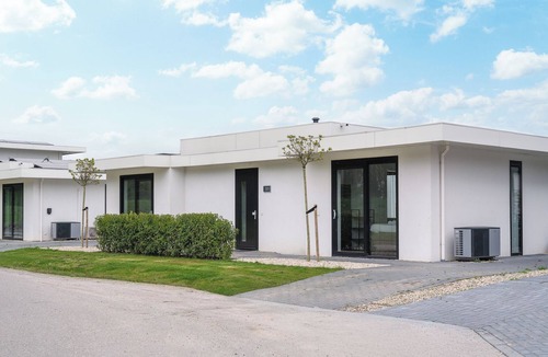 Biddinghuizen House | Single-storey 8-person villa with private inflatable boat, luxury built-in bean-to-cup coffee machine, Quooker and swim deck.
