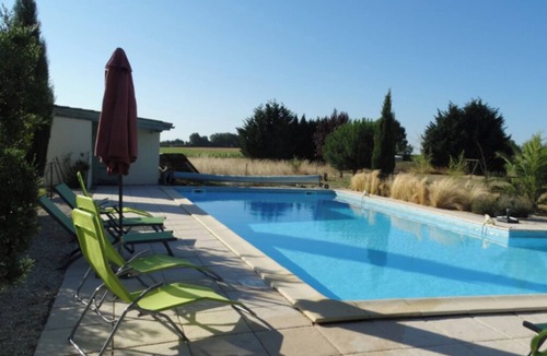 Lorignac House | Single-storey AC house summer pool WIFI, 3 bedr sleeps 5, 2 toilets pet-friendly