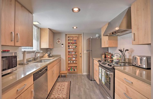 Breakers House | Single-Story Home: Walk to Beach, Pier & River