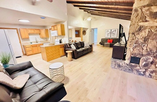 West University House | SingleStory/3BD/Sleeps11/Pet OK