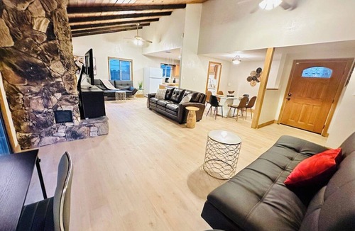 West University House | SingleStory/3BD/Sleeps11/Pet OK