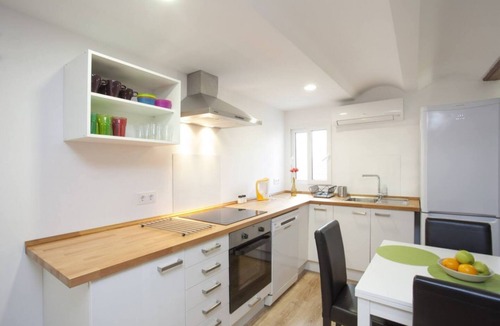 La Roqueta Apartment | SingularStays Cervantes I