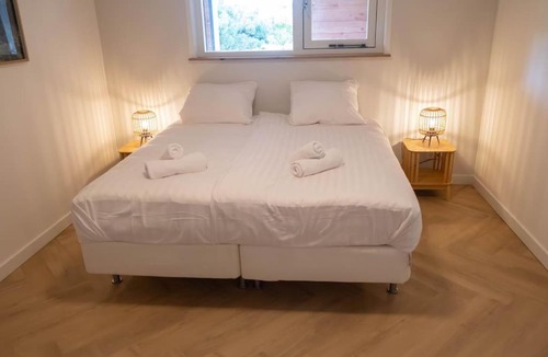 Egmond-Binnen Apartment | Sint Adelbertus