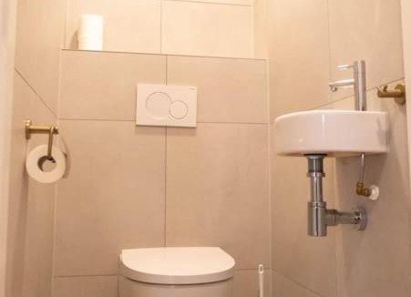 Egmond-Binnen Apartment | Sint Adelbertus