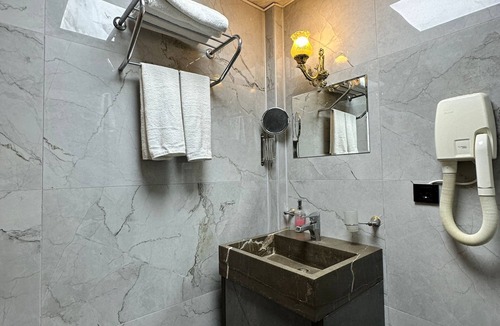 Mezetli Hotel | sio otel