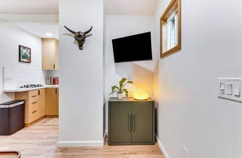 Fallbrook House | Sip, Golf & Unwind: Couple's Retreat in Fallbrook