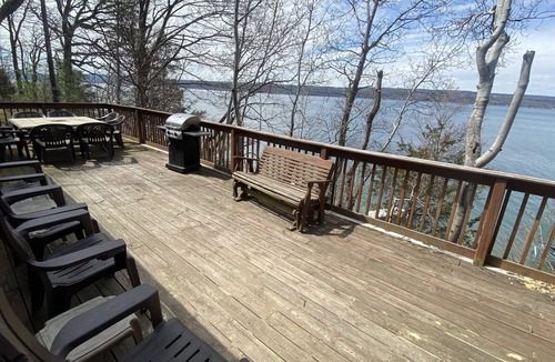 Valois Cottage | Sip, Splash, and Relax at Caywood Cottage - a peaceful wine country retreat!