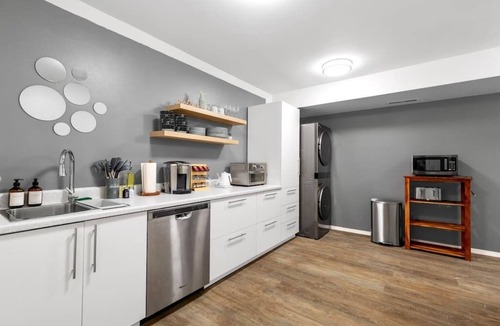Freeland House | Sirius Lower · 2b1b Unit @Whidbey Island w/Game Room + Hot Tub
