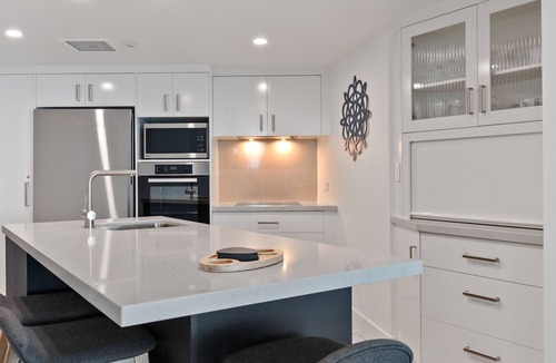 Mooloolaba Apartment | Sirocco 906 by G1 Holidays - Two Bedroom Beachfront Oceanview Apartment in Sirocco Resort