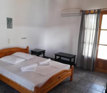 Parikia Apartment | Siroco's Rooms And Studios
