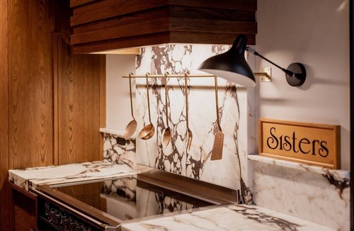 Spring Beach House | 'Sisters' - Cliff top cabin with hot tub