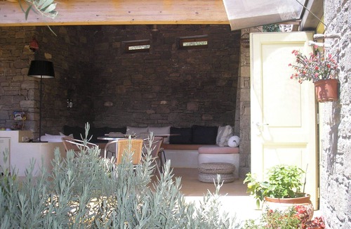 Ferma Cottage | Situated at a panoramic location in the middle of vineyards and olive groves