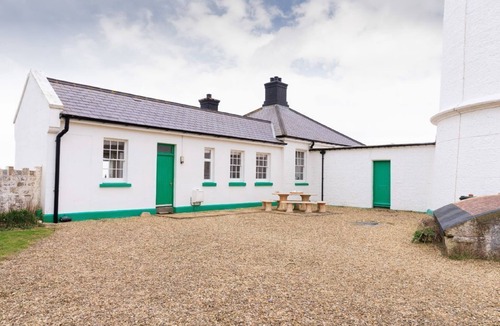 Llantwit Major Cottage | Situated at Nash Point Lighthouse, Stella provides accommodation for up to five guests.