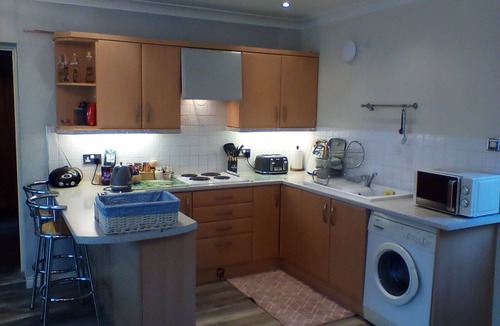 Haversham Apartment | Situated down a tree lined, no through road. Close to shops and restaurants.