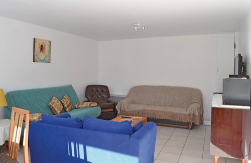 Voutezac House | Situated in the core of a beautiful village, this independent vacation home with large garden and la