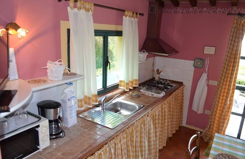 Lamporecchio House | Situated inside olive oil farm, Altabina enjoys a panoramic position over the valley and the large h