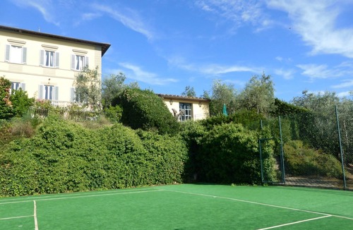 Lamporecchio House | Situated inside olive oil farm, Altabina enjoys a panoramic position over the valley and the large h