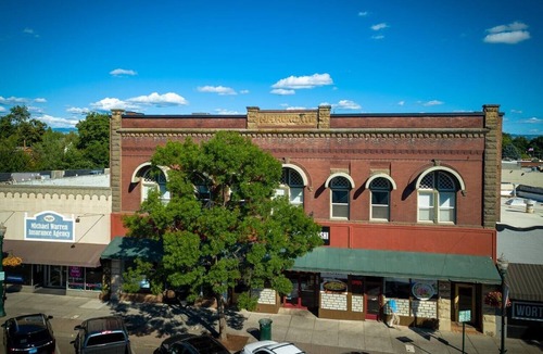 Walla Walla Apartment | Six — Two Queen Beds, Historic Downtown Apartment in Nicely Appointed Building on Main Street