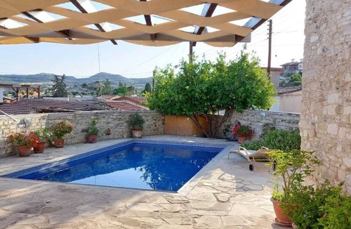 Skarinou Apartment | Skarinou Village Poolside Escape Studio