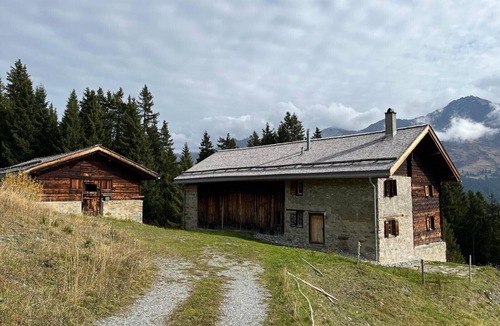Vaz-Obervaz Ski Chalet | Ski cabin for 10 people right on the slopes