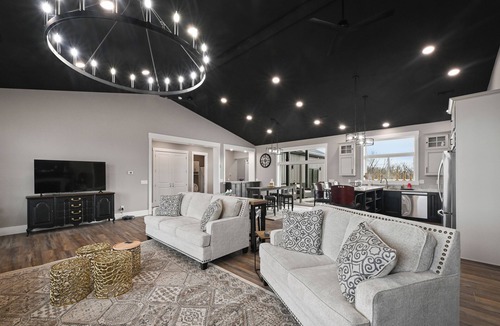 Aurora House | Ski, Casino,Concerts! Lawrenceburg has it all!