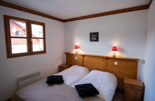Oz-en-Oisans Ski Chalet | Ski Chalet 2 min from Gondolas in Oz en Oisans ski resort (private Sauna)