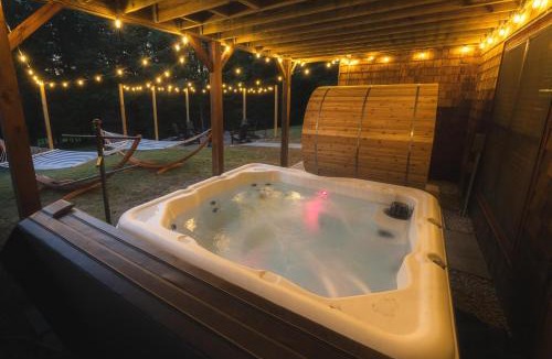 Windham Ski Chalet | Ski Chalet-StarDomeView-Sauna-Firepit-HotTub-Pet Freindly