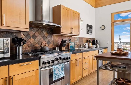 South Capitol Apartment | Ski Discounts! Modern Comfort Loft with Stunning Views by Railyard!
