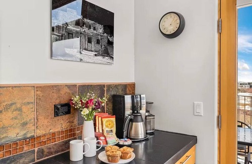 South Capitol Apartment | Ski Discounts! Modern Comfort Loft with Stunning Views by Railyard!