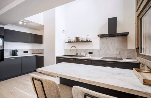 Le Bettaix Apartment | Ski-in Ski-out Apartment for 10 with Wifi
