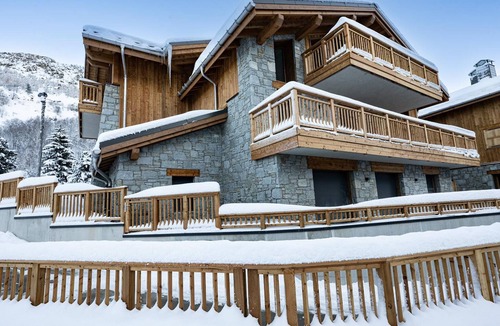 Le Bettaix Apartment | Ski-in Ski-out Apartment for 10 with Wifi
