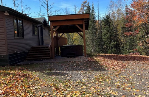 Stambaugh House | Ski getaway with Hill view and Hottub!