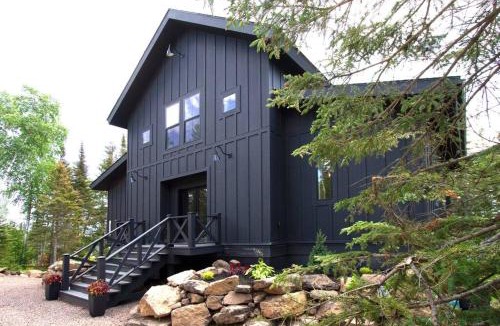 Lutsen Villa | Ski, Golf, Trails, Winery, Lake View, Lutsen, Grand Marias - Sleeps 8