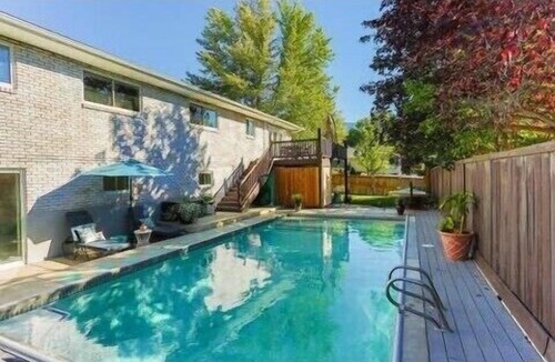 Sandy Apartment | Ski & Hiking l Summer Pool l King Beds l Large Apartment l Mountain Views