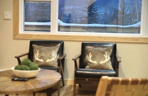 Stockbridge House | Ski home/Pool Table Mountain Views near Killington/Pico/Sugarbush/Woodstock