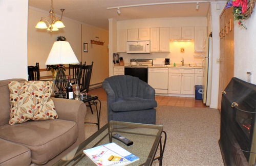 Killington House | Ski home to this cozy one bedroom condo Whiffletree F5